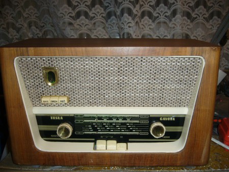 Tesla Gavota 424 retro uprava  funkcné  FM aj AM